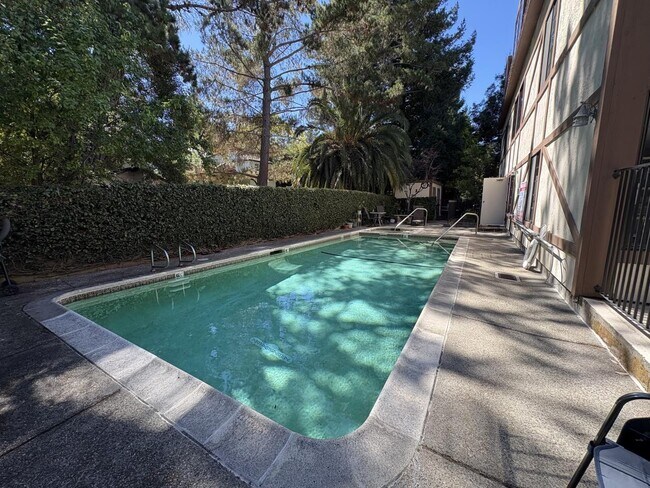 Foto del edificio - 735 El Camino Real