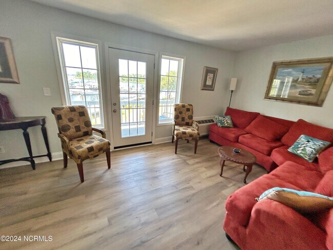 Foto del edificio - 115 Dock Side Dr