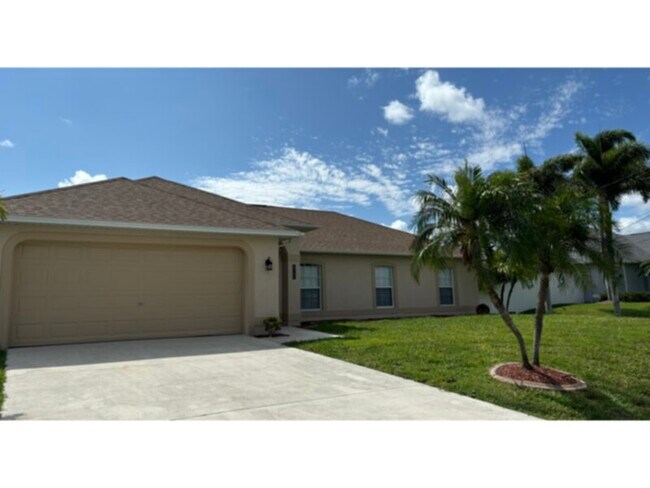 Foto del edificio - Beautiful 4 Bedroom 2 Bath Home! Available...
