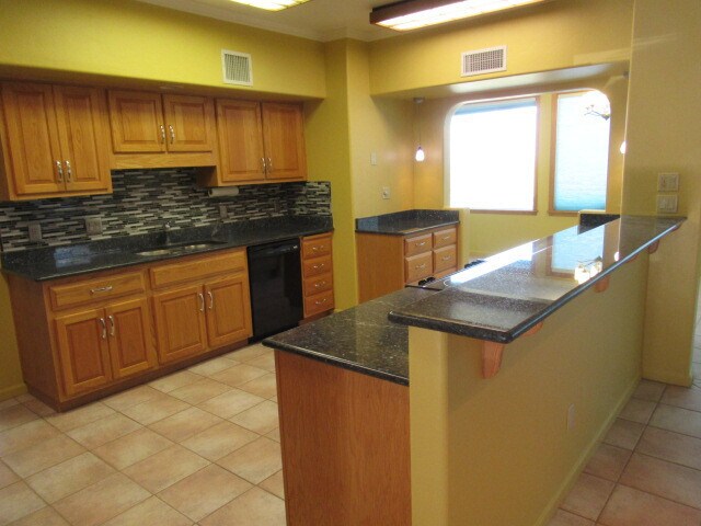 Foto del edificio - Large (3,825"), Beautiful & Luxurious Eastside Home with Breathtaking Mtn. Views.