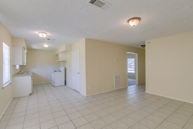 Building Photo - 11203 Lera St