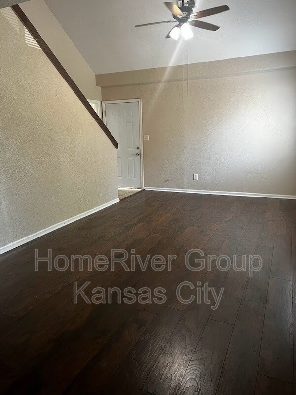 Foto del edificio - 3712 E 9th St