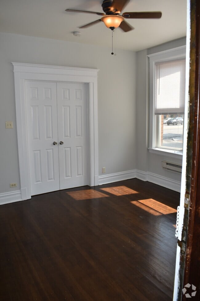 Building Photo - 1606 W Nelson St