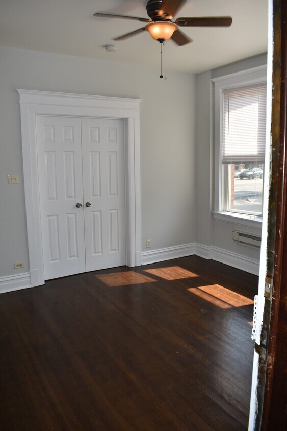 Primary Photo - 1606 W Nelson St