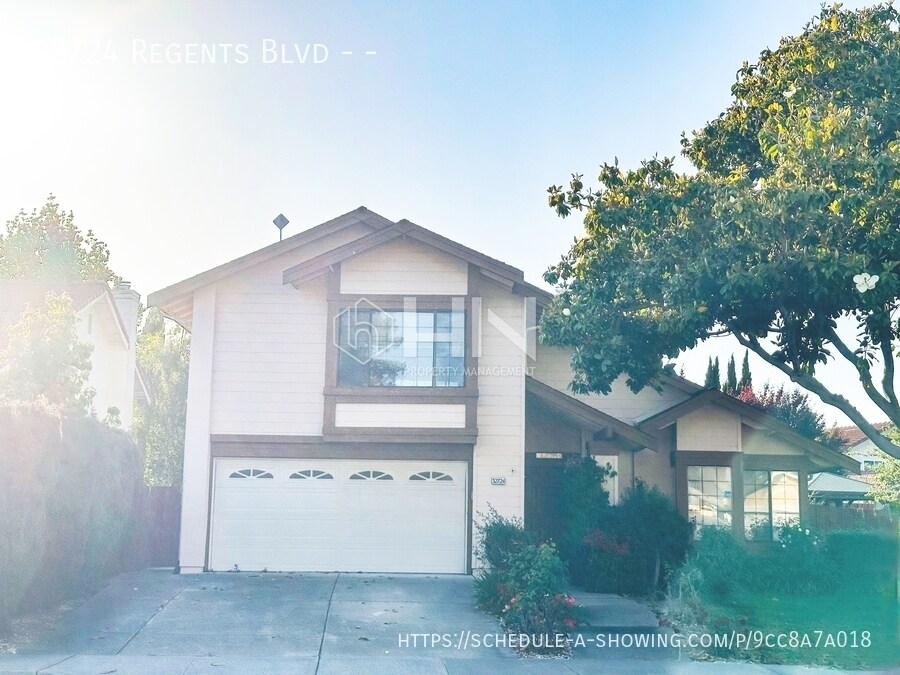 Primary Photo - 32724 Regents Blvd