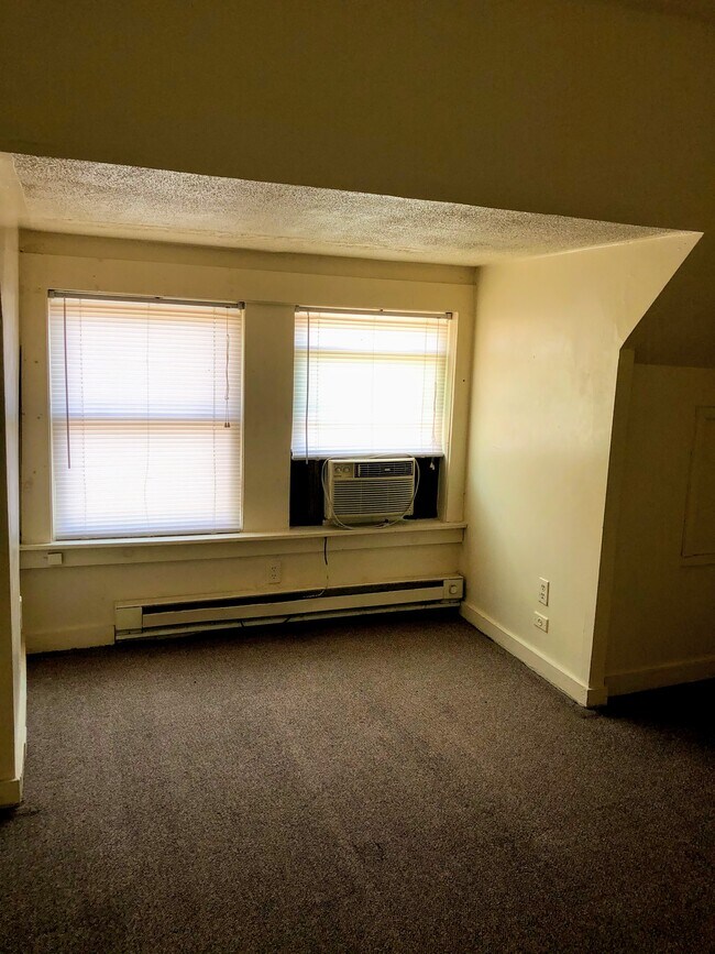 Bedroom - 529 Federal St