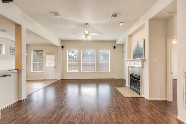 Foto del edificio - 6604 Trenton Lake Ln