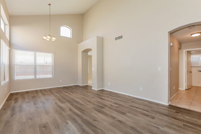 Building Photo - 633 S Balboa