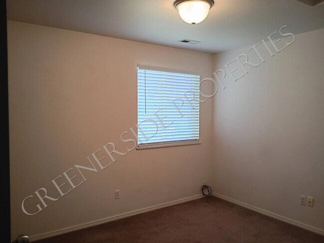Second Bedroom - 677 Paradise Plz