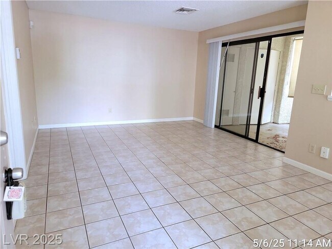 Foto del edificio - SW 1st FLOOR UNIT IN GATED LAS CASITAS COM...