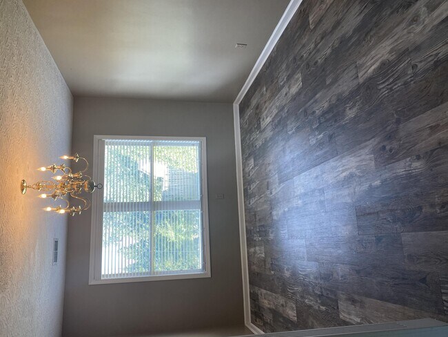 Foto del edificio - 129 Dickinson Dr