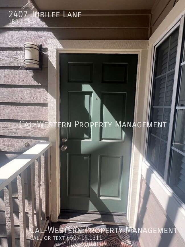 Building Photo - Extremely Well Maintained Upstairs 1/1 Con...