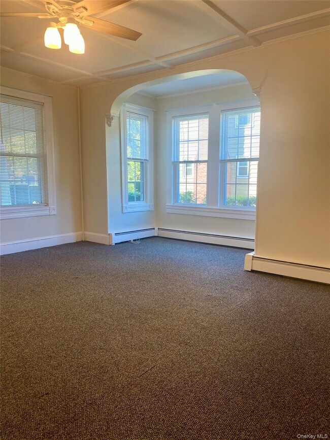 Foto del edificio - 245 Scudder Ave