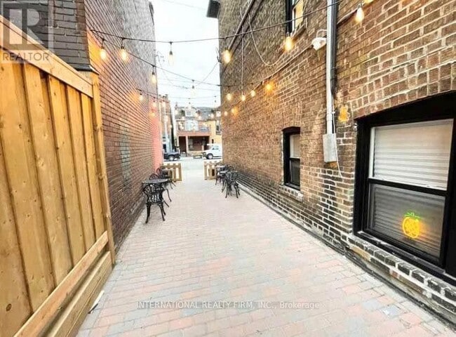 Building Photo - 1094-1094 College St