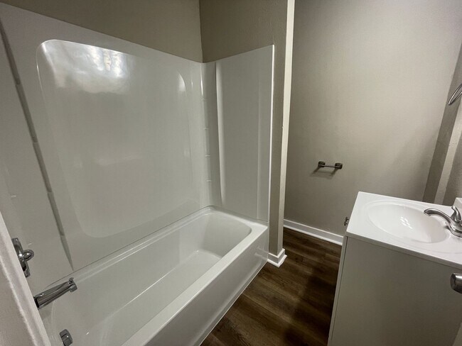 Foto del edificio - Large 2 Bedroom for Rent Marshalltown