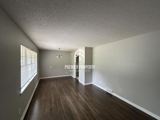 Building Photo - 796 Westview Rd