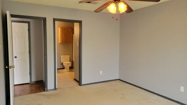 Foto del edificio - Beautiful Home! Available Spring 2026!