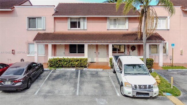 Foto del edificio - 8013 Lake Dr