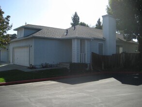 Building Photo - 735 Rocky Creek Terrace