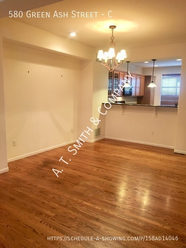 Building Photo - 580 Green Ash St