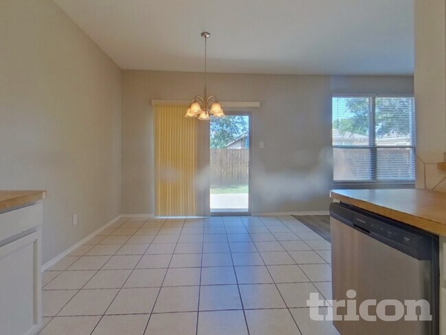 Foto del edificio - 3005 Glenrose Dr