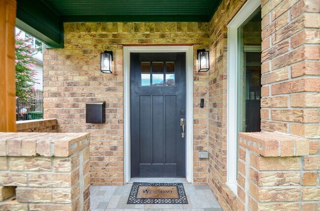 Foto del edificio - 4315 Fernwood Dr