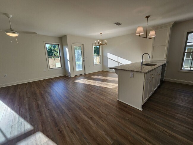 Foto del edificio - 4041 Colbie Way