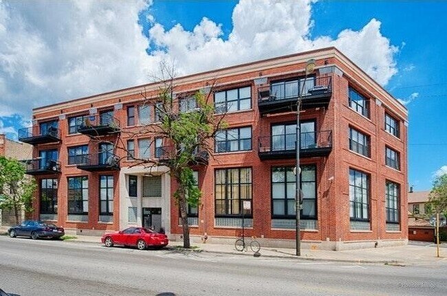 Building Photo - 2161 N California Ave