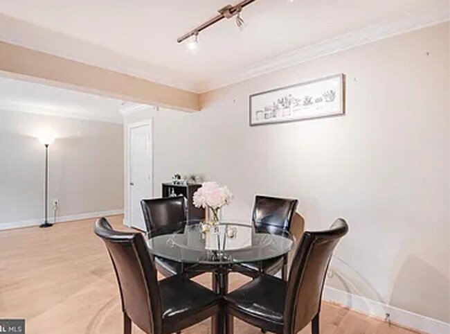 Foto del edificio - Amazing 2 bedroom/ 1 Bathroom unit with plenty natural light