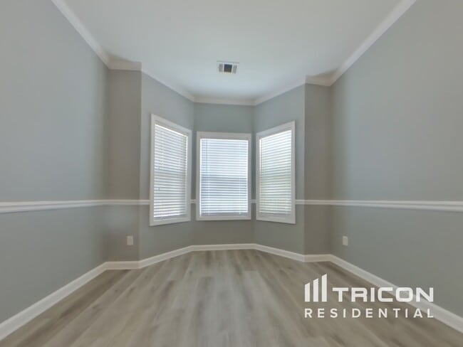 Building Photo - 293 Holbrook Dr