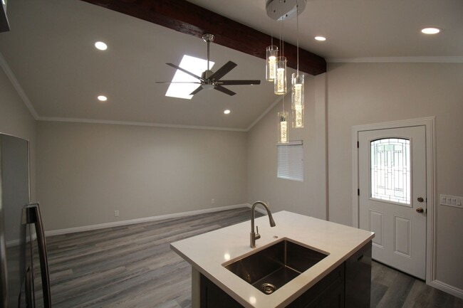 Building Photo - Newly buillt stand alone 2 bedroom home, back gate close - No Pets!
