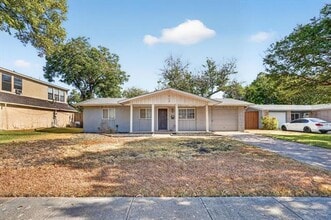 Building Photo - 828 Kingswood Ave