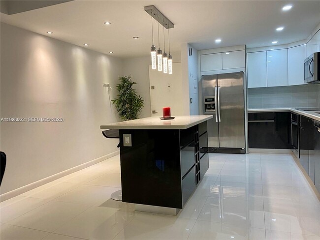 Foto del edificio - 3731 N Country Club Dr