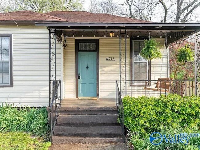 Foto del edificio - 713 Mckinley Ave NE