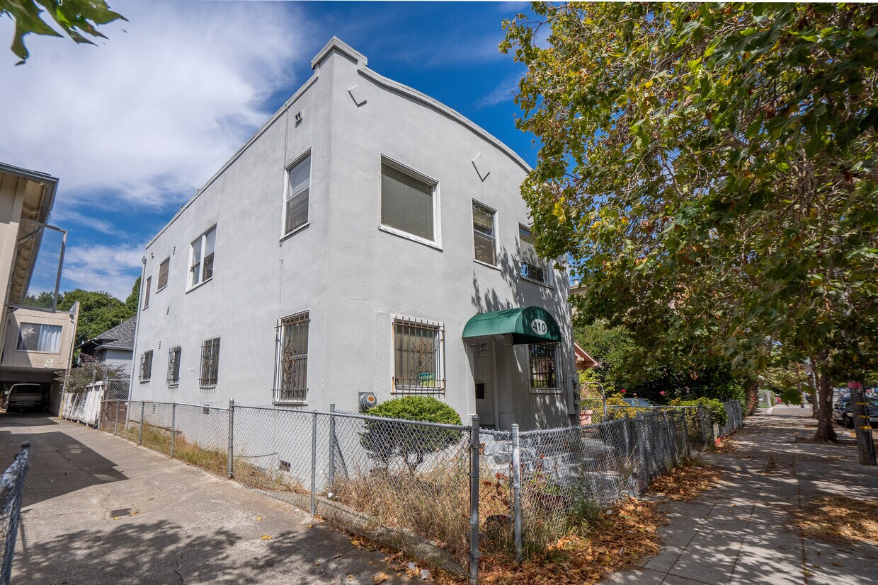 Building Photo - 410 38th St