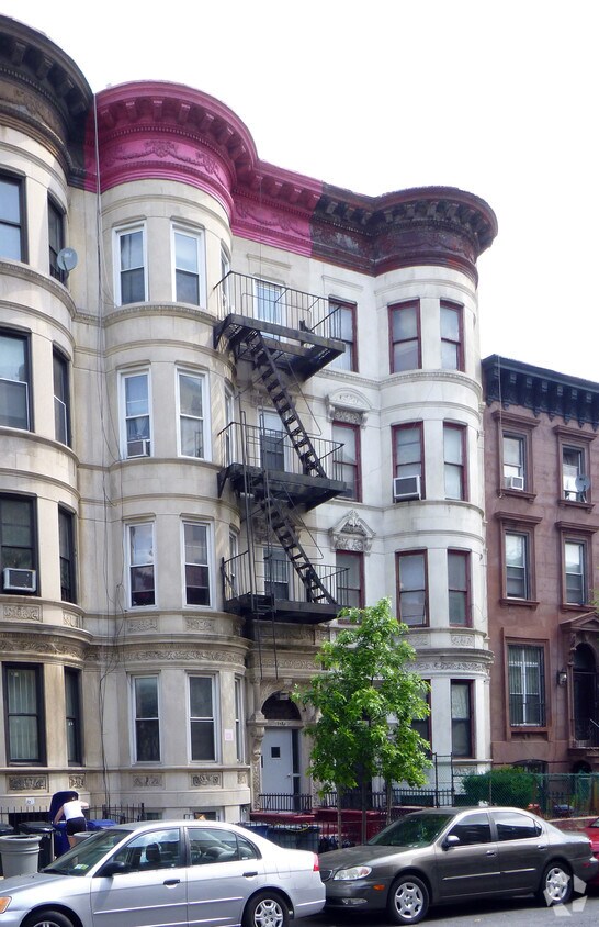 Building Photo - 1333 Pacific St
