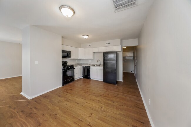 Foto del edificio - 3420 Southwest Dr