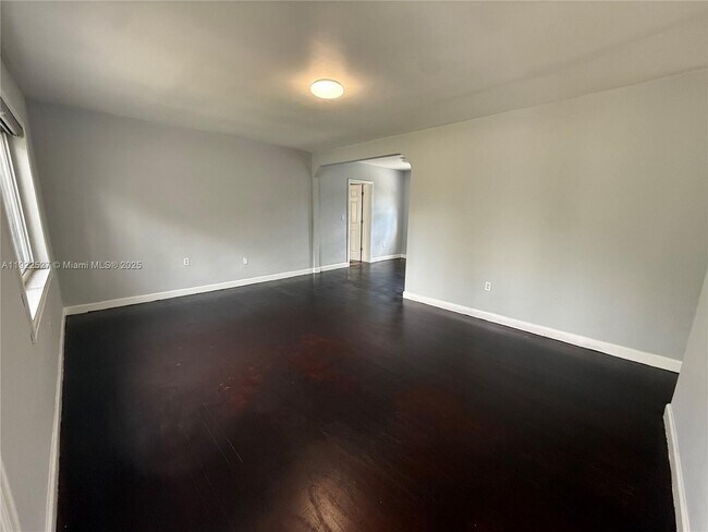 Foto del edificio - 501 SW 69th Ave