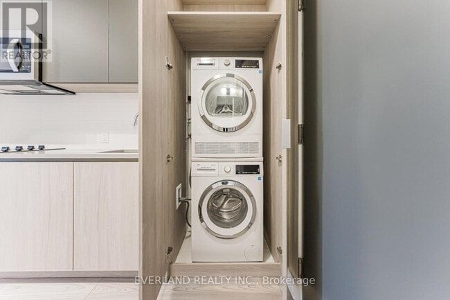 Photo du bâtiment - 5858 Yonge St