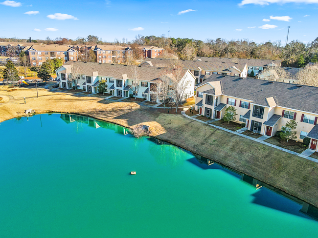 Foto del edificio - Spacious 2BR/2BA Retreat with Pool, Gym & Tiger Transit Access