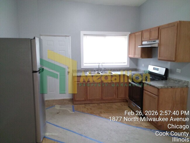 Foto del edificio - Spacious Studio with Hardwood Floors and Stainless Steel Appliances – Prime Milwaukee Ave Location