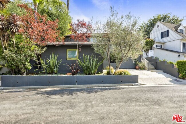 Building Photo - 4136 Holly Knoll Dr