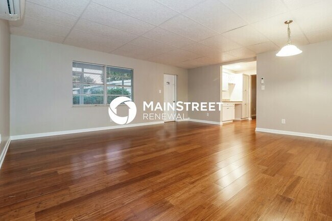Foto del edificio - 3 Bedroom Pet-Friendly Home in Tarpon Springs, FL with Main Street Renewal