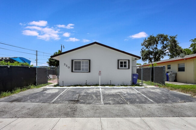 Foto del edificio - 350 NE 25th Ct