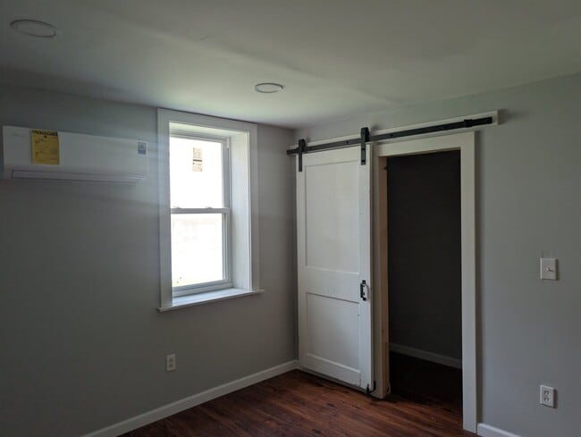 Building Photo - 272 Park Ave