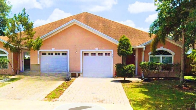 Building Photo - 703 Bobcat Ct