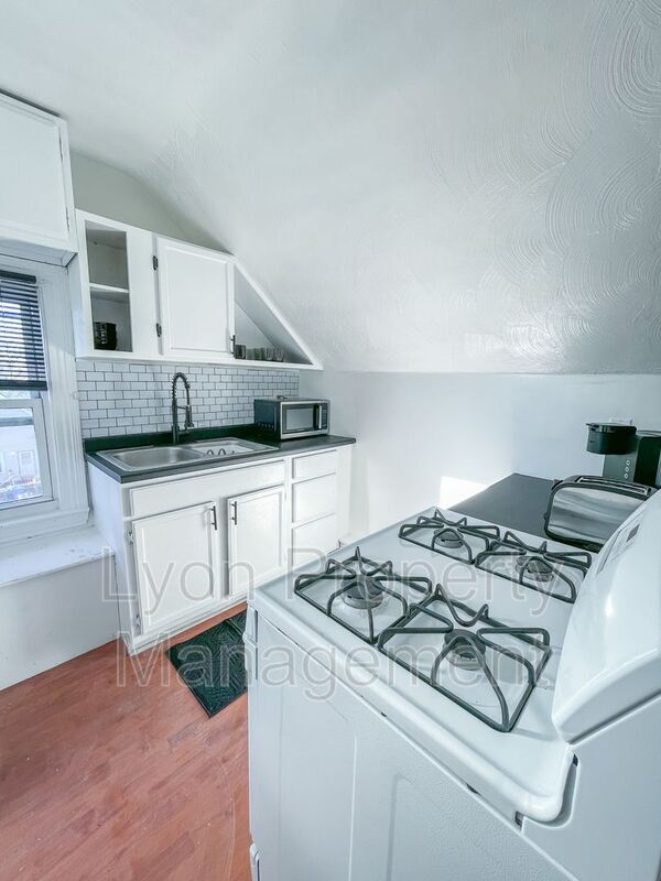 64 Walnut St Unit 3, East Providence, RI 02914 Condo for Rent in East