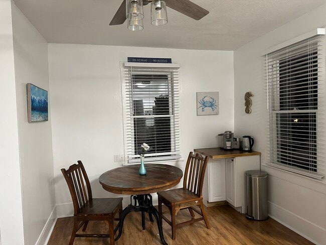 Foto del edificio - 200 Live Oak St
