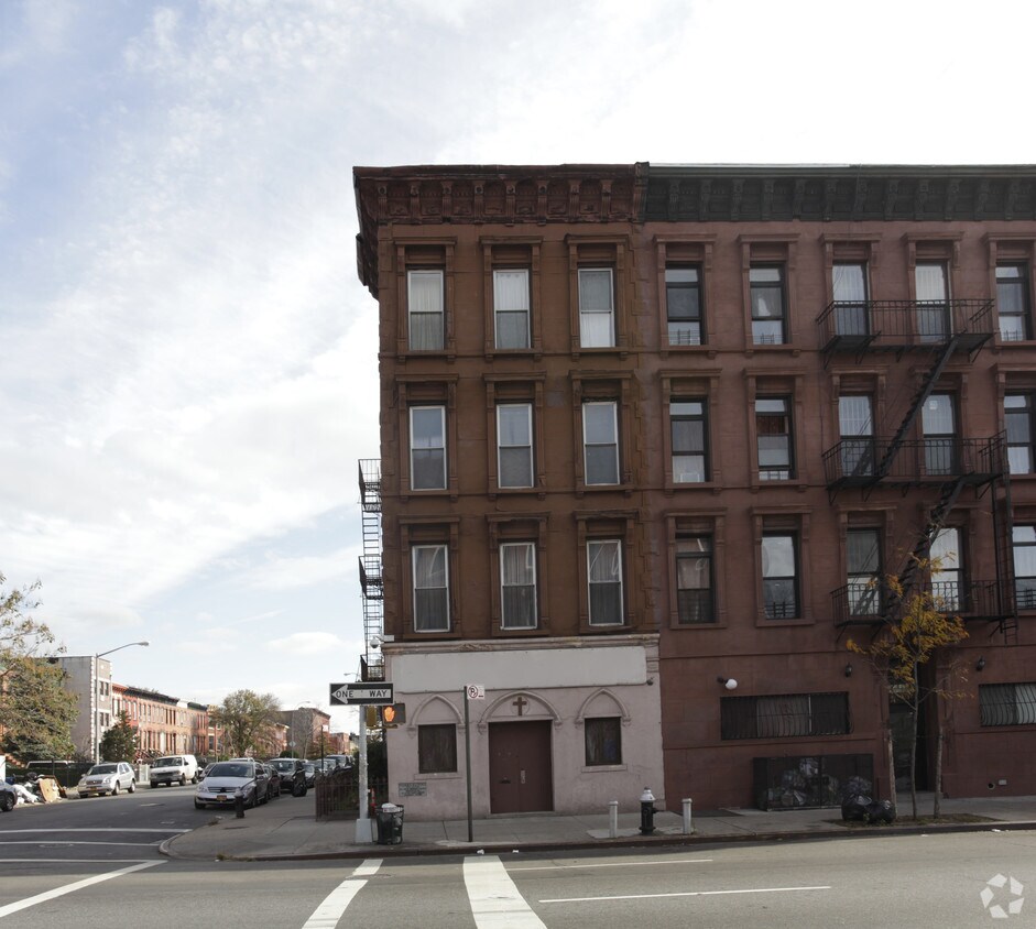 Building Photo - 1071 Bedford Ave