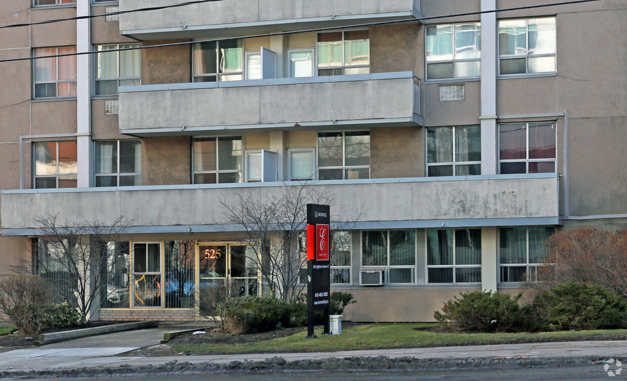 Photo du bâtiment - 525 Eglinton Avenue East